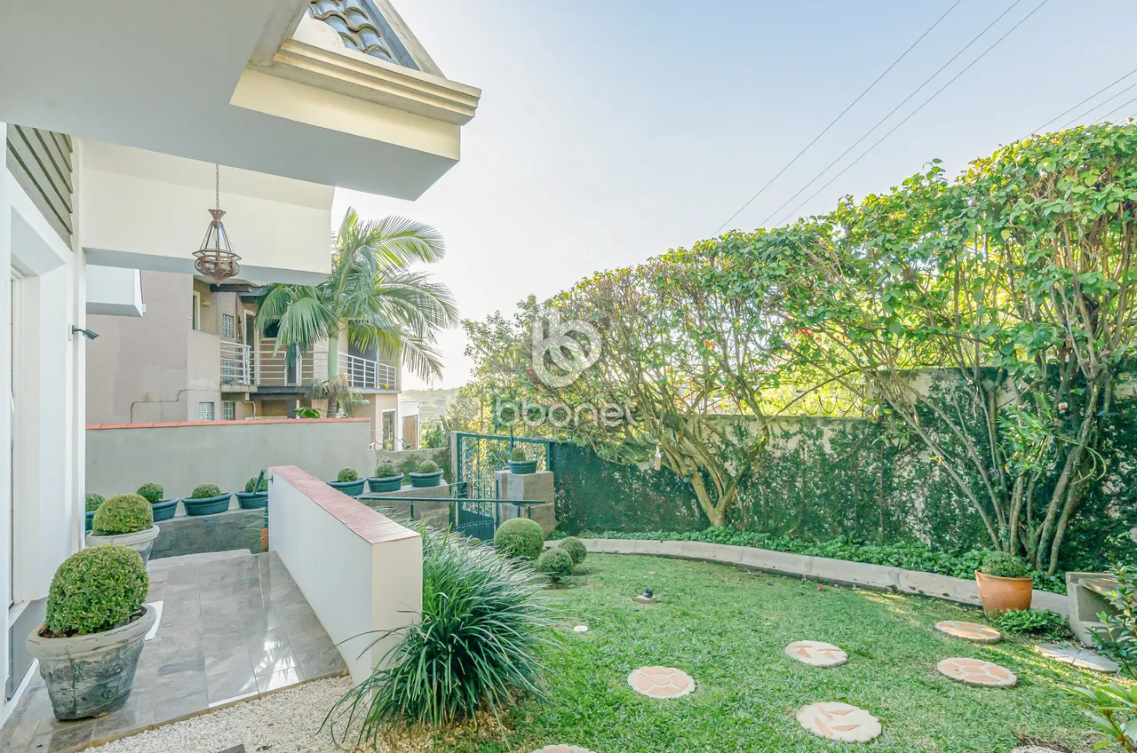 Casa com 245 m², 4 quartos sendo 1 suíte à venda no bairro Pilarzinho.