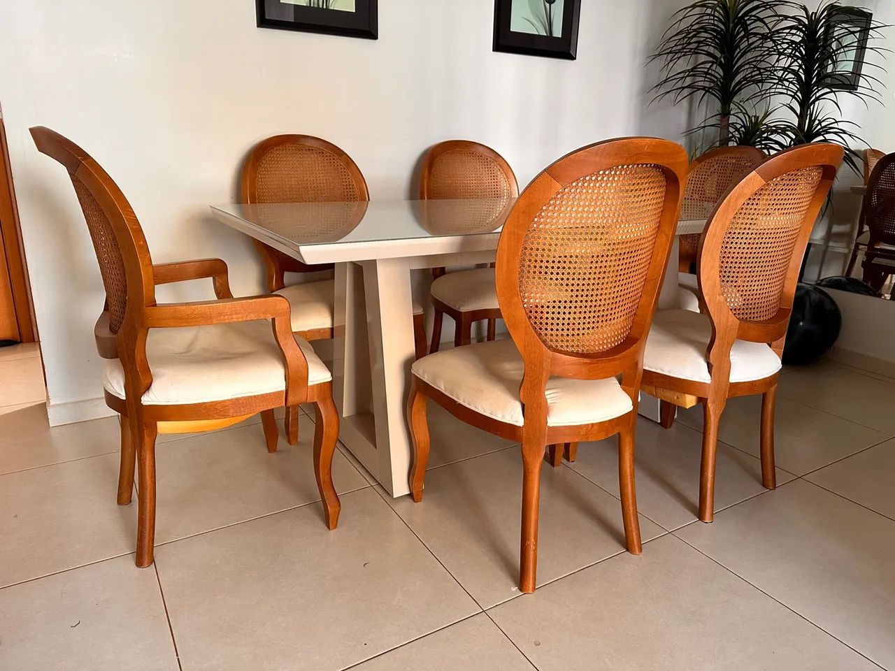 Mesa de Jantar em Madeira com 6 Cadeiras - Foto 2