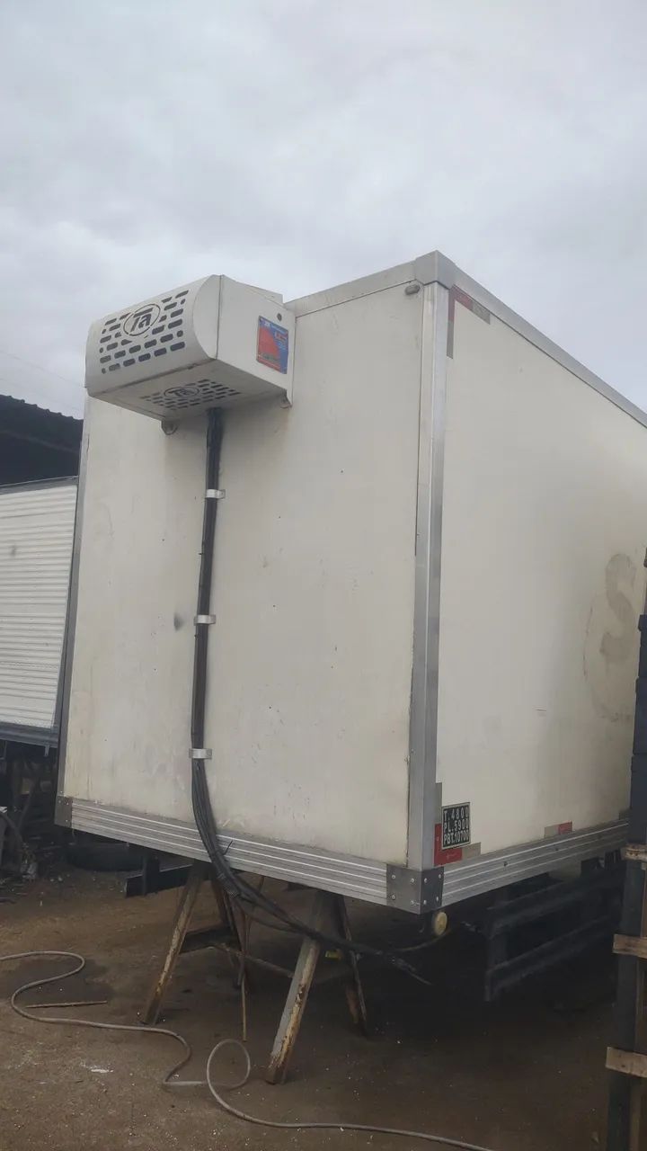 Baú refrigerado com aparelho