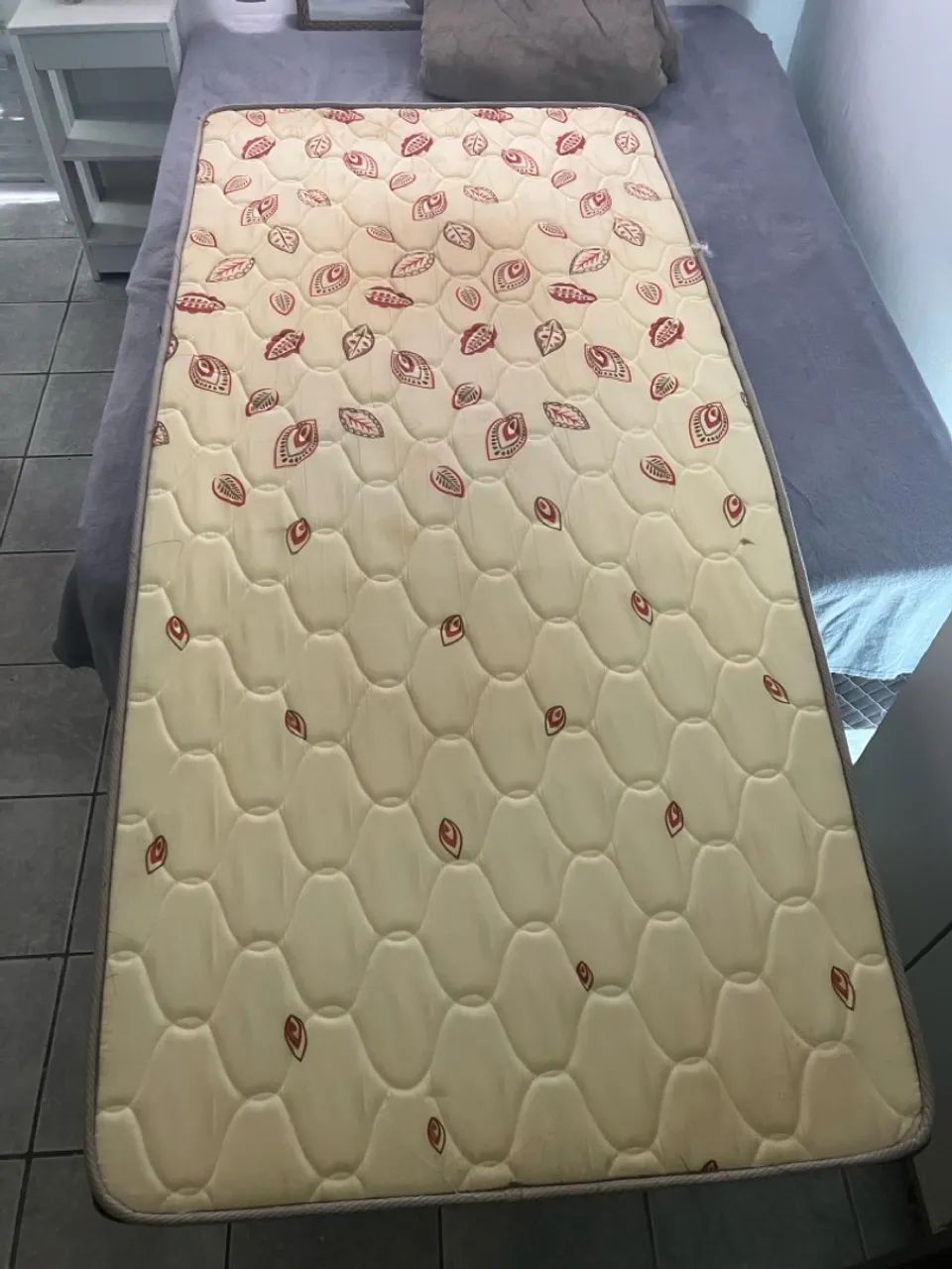 Colchão de espuma com detalhes em matelassê - Foto 2