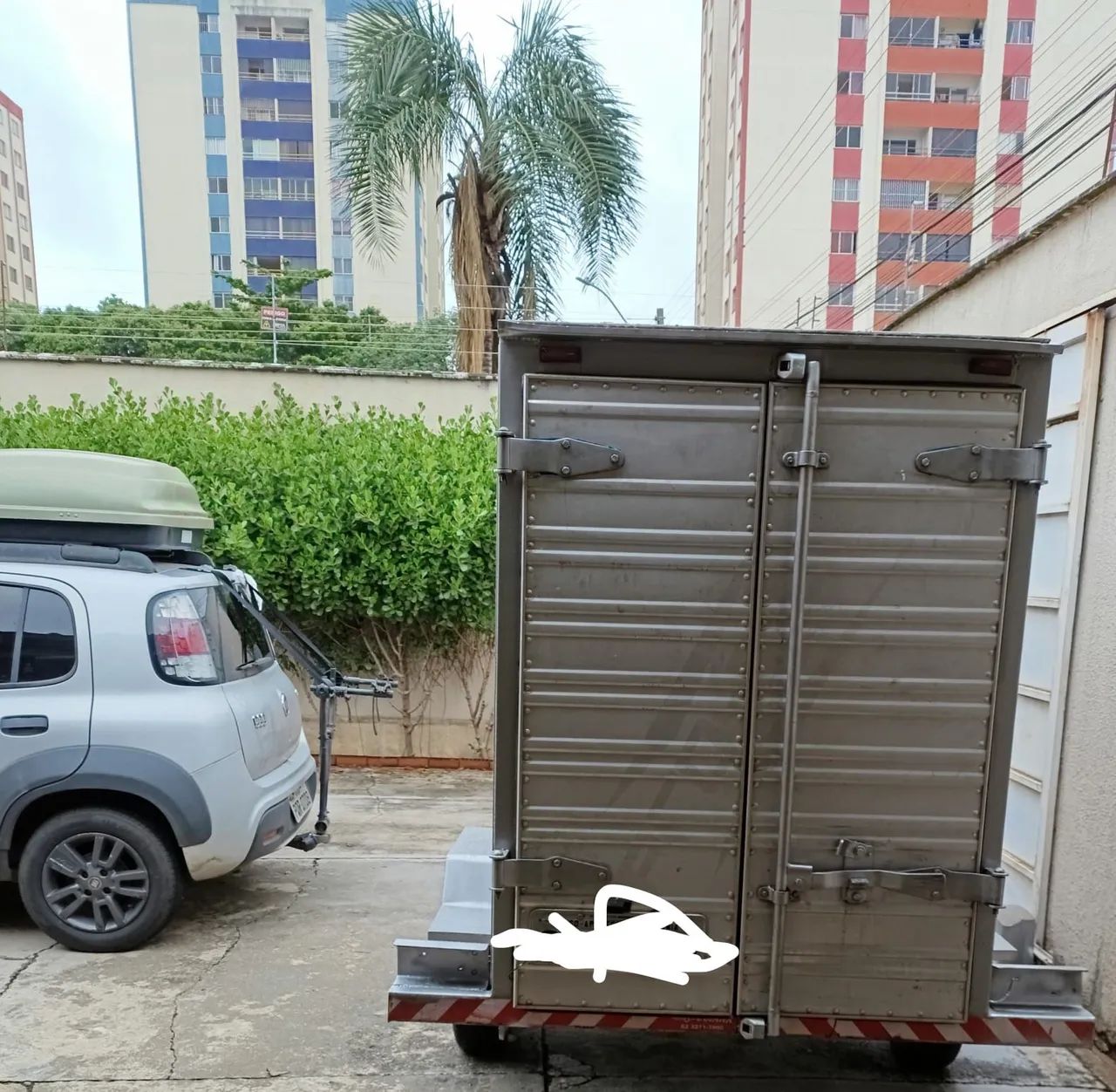 CARRETA BAU FECHADA ALUMÍNIO 