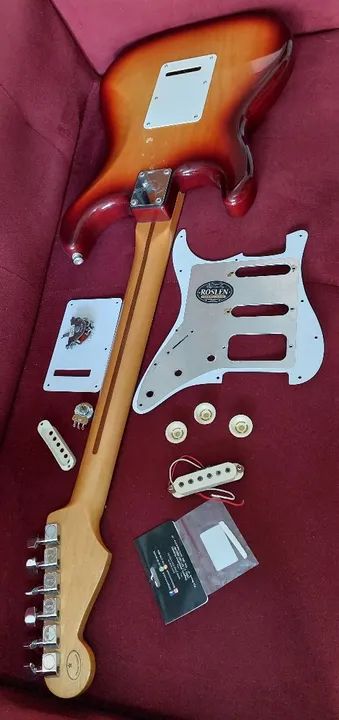 Fender Standard Stratocaster HSS MIM Limited Edition - Foto 6
