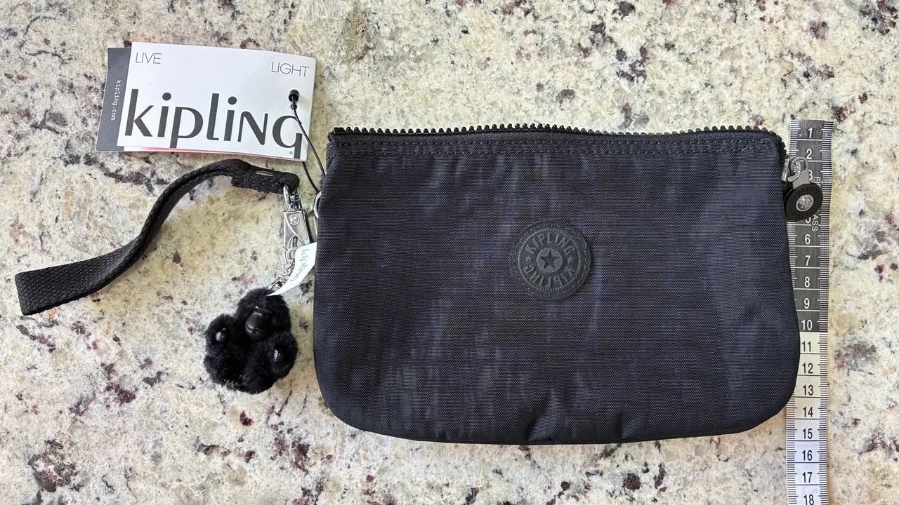 Bolsa Nécessaire Kipling Preta Original Com Chaveiro Macaquinho  - Foto 2