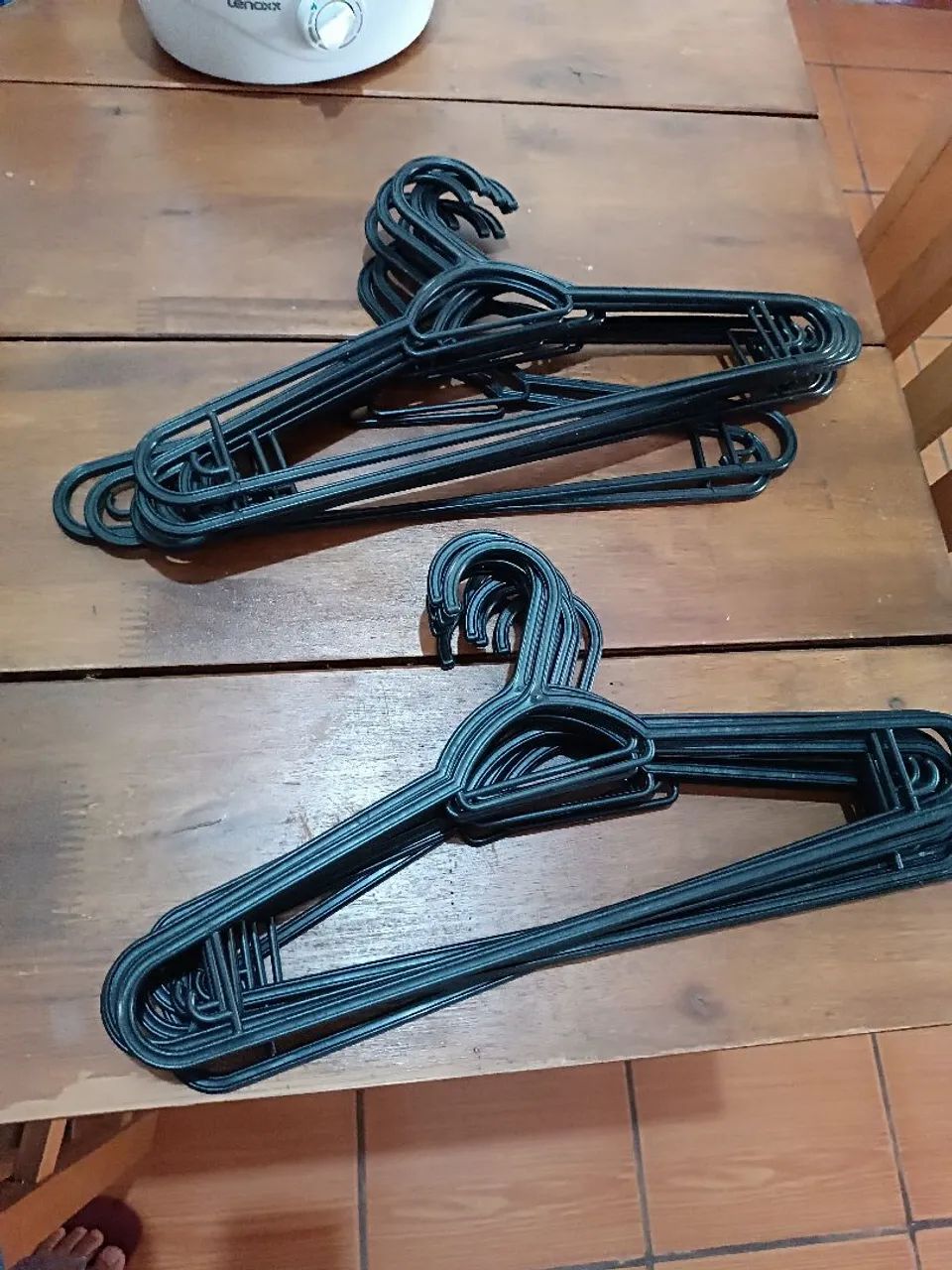 20 cabides de plástico 