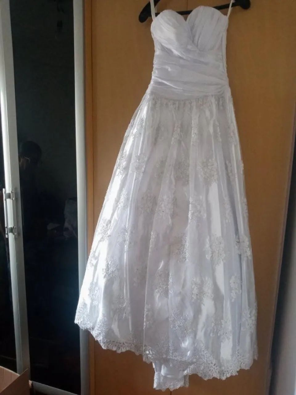 Vestido de noiva com véu tamanho P - Foto 2