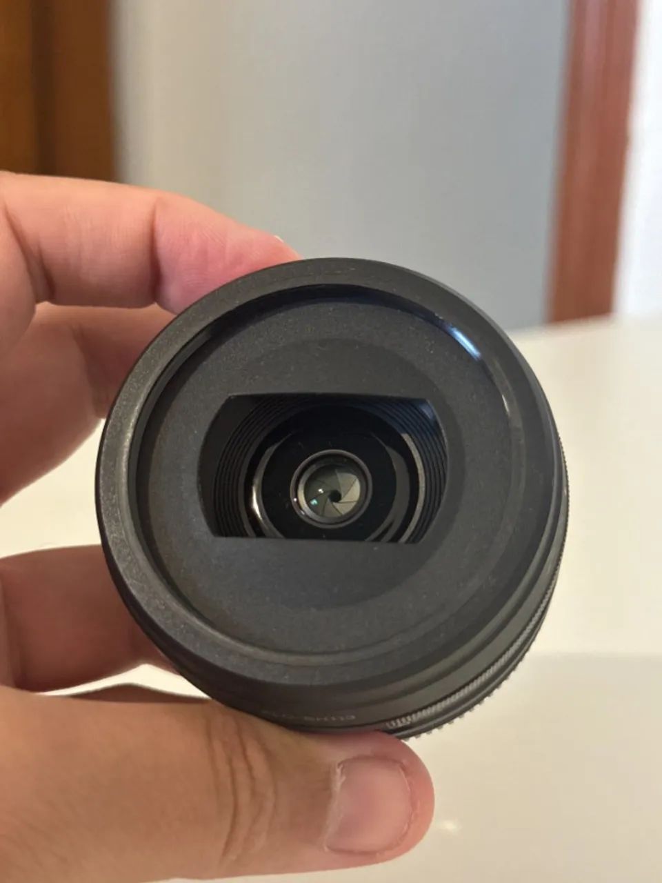 Lente Sony E 20mm f/2.8 semi-nova, excelente estado! - Foto 2