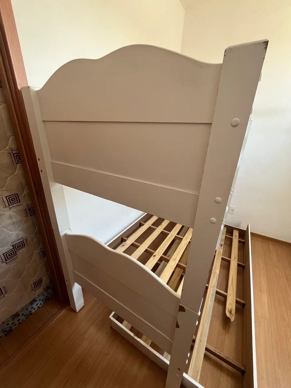 Beliche com cama embaixo - Foto 2