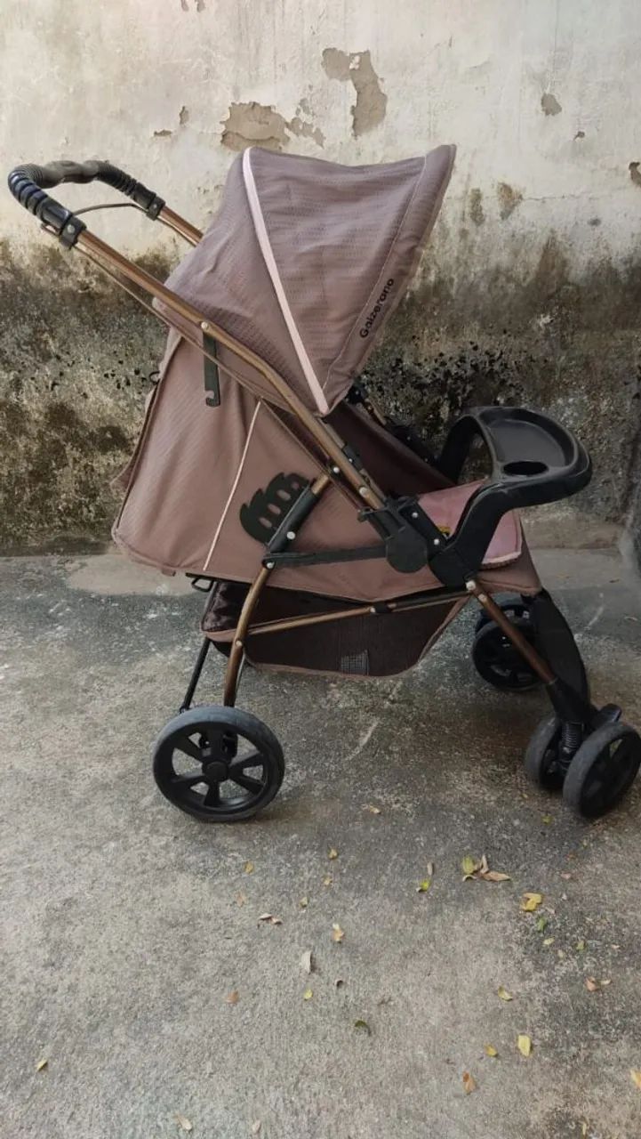 Carrinho de bebê usado 