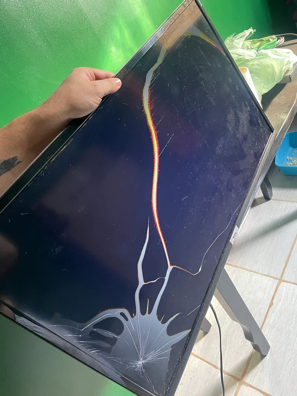 TV com tela quebrada 