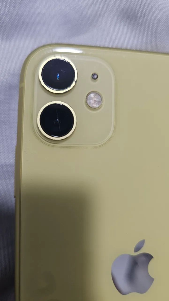 iPhone 11 na cor amarelo usado - Foto 3