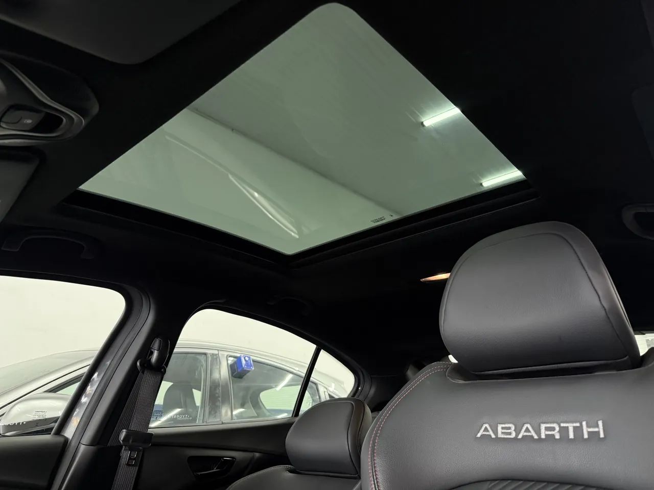 Fiat Fastback Abarth Turbo Flex 1.3 Aut. 2026 - Foto 3