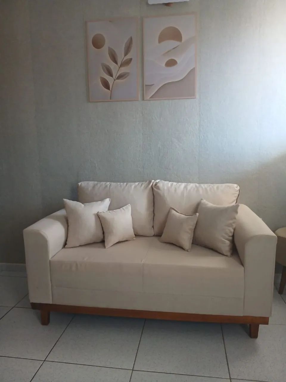 Sofá beny 2 lugares todo em linho.