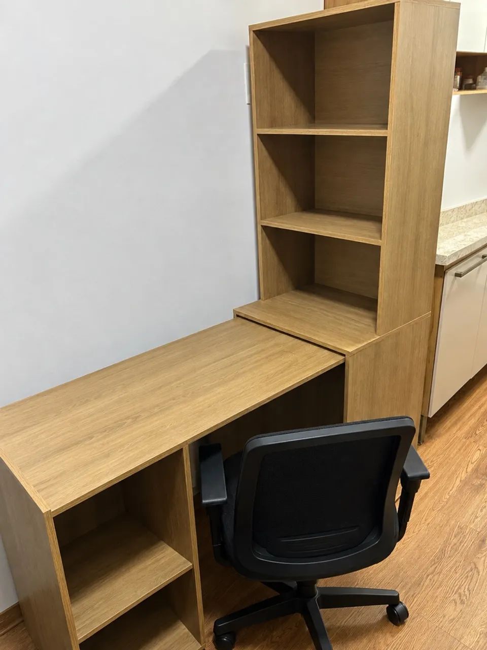 Armário com Mesa Retrátil - Marrom Amêndoa