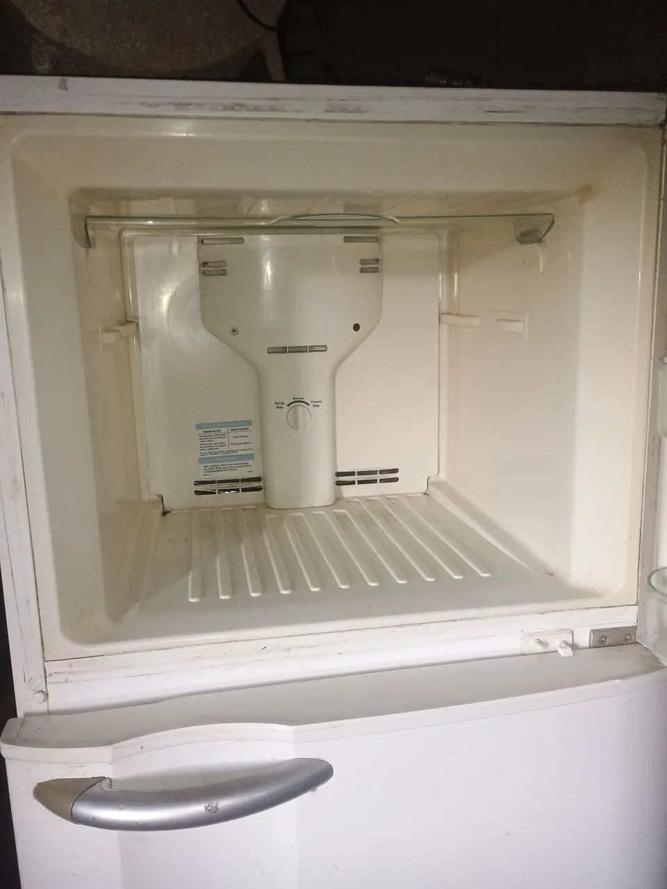 Geladeira Electrolux  la esta apenas sem o gás  - Foto 2