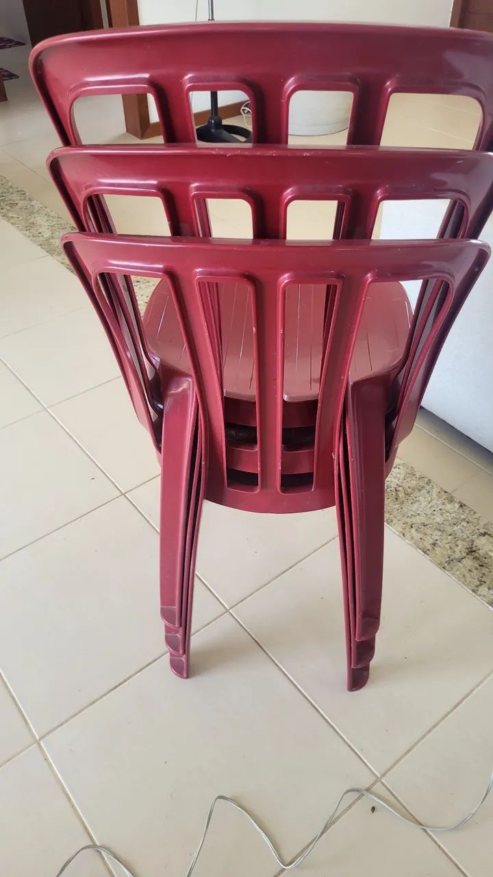 Vendo 3 cadeiras de plástico ótimo estado  - Foto 3