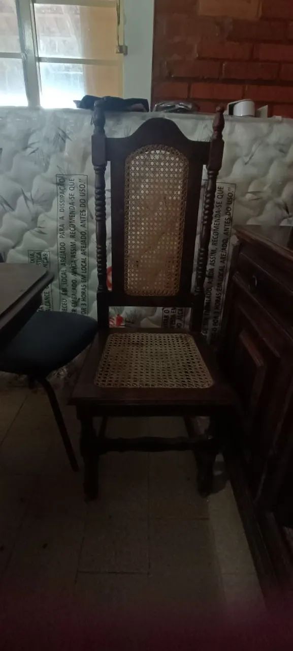  Conjunto mesa de jantar com 6 cadeiras.em madeira. Móveis antigos. - Foto 3