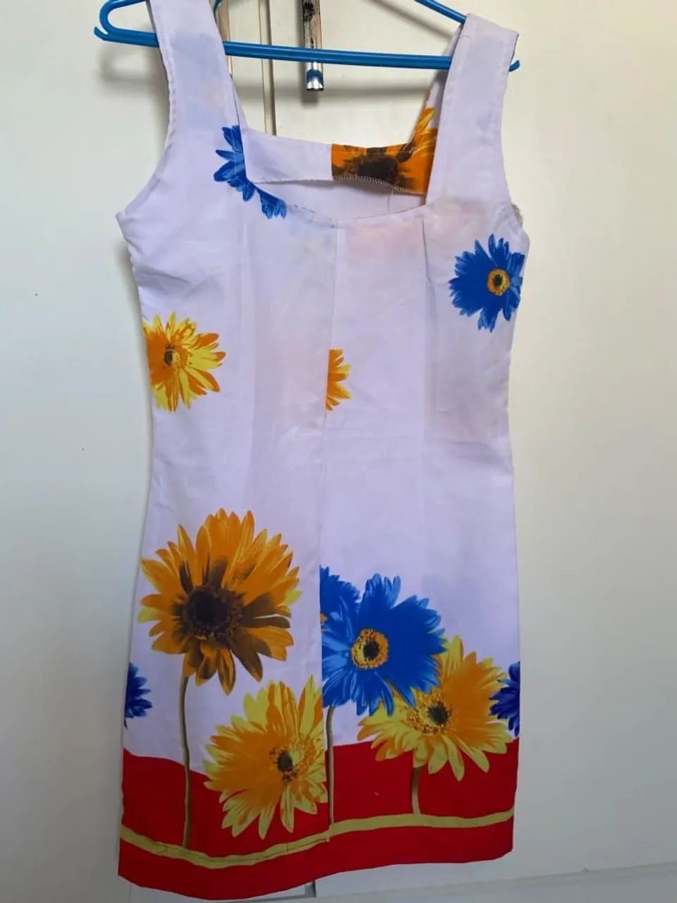 Vestidinho curto de flores 