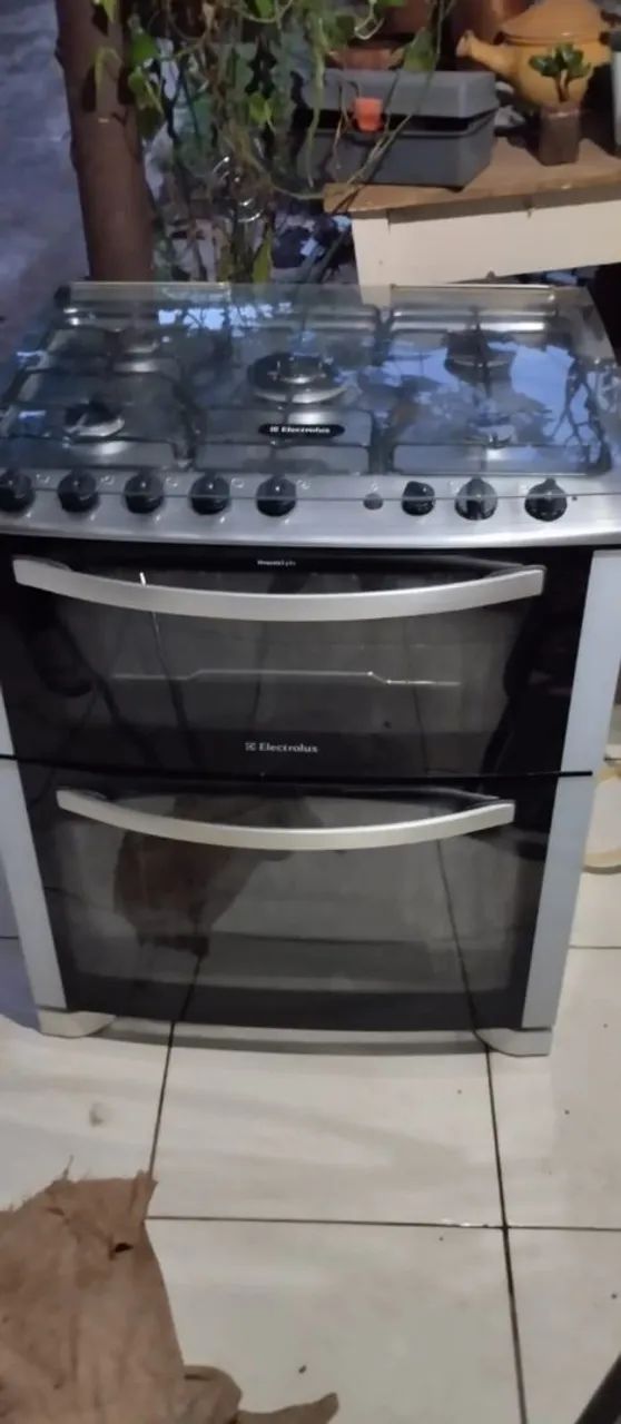 Fogão eletrolux funcionando perfeitamente cinco bocas 