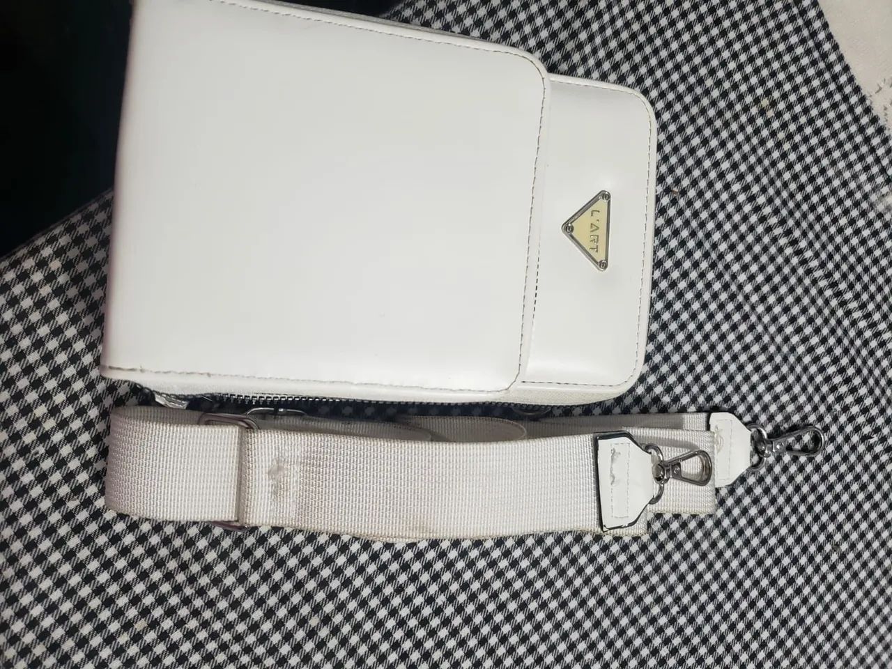 Duas Bolsas Femininas Petite Jolie e L?ART Ótimo Estado<br> - Foto 4