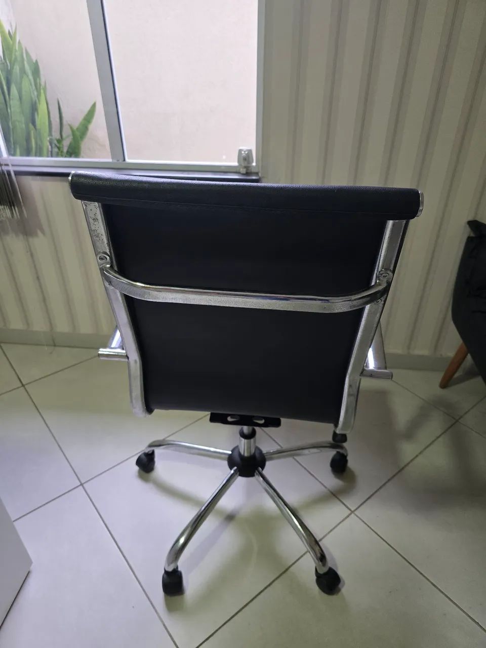 Cadeira Escritorio Executiva em Couro - Foto 2
