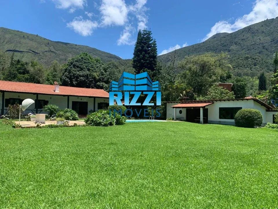 Linda Chácara com 5200m² em Araras/Petropólis