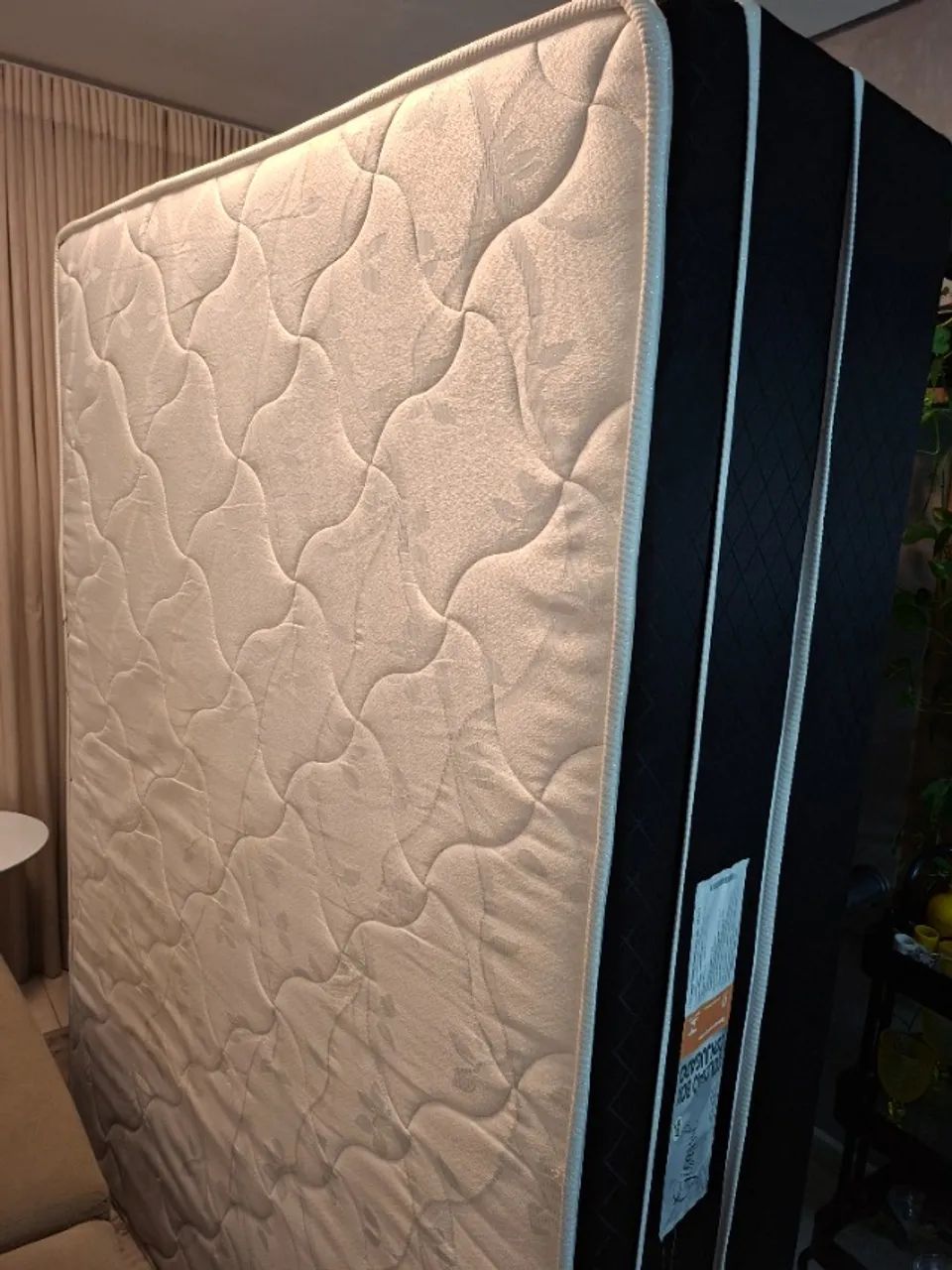 Vendo cama box novissíma