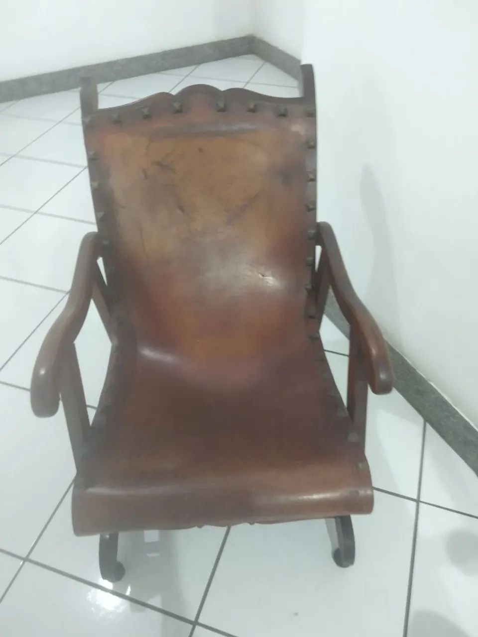 Poltrona de couro ( ler descrição)