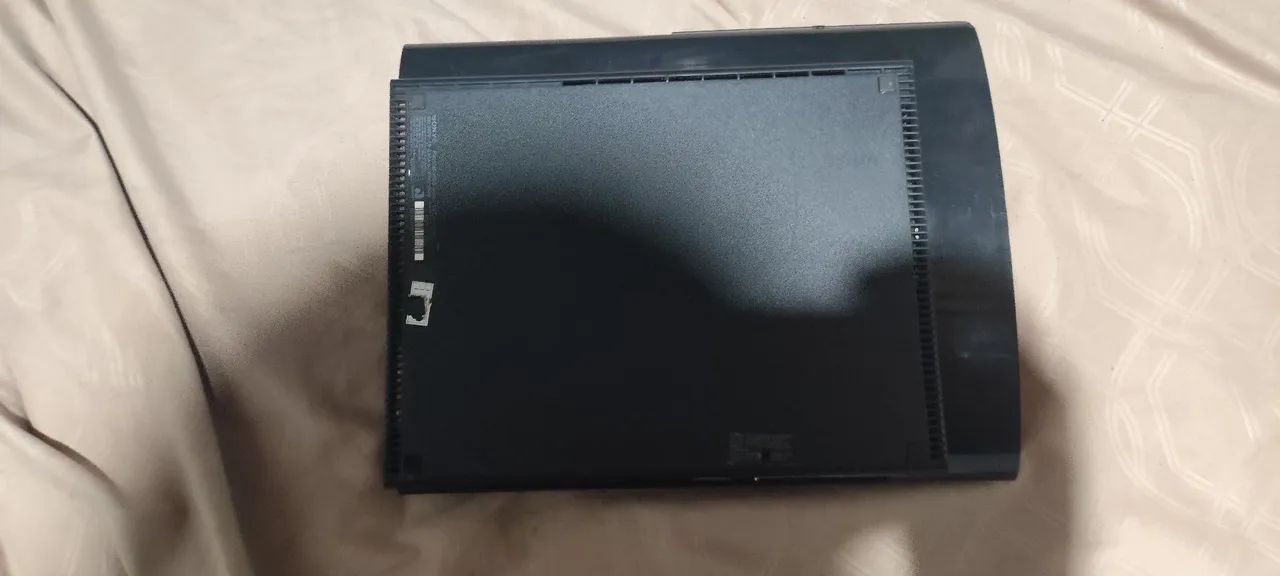 Ps3 slim destravado com dois controles e vários jogos e lojas - Foto 3