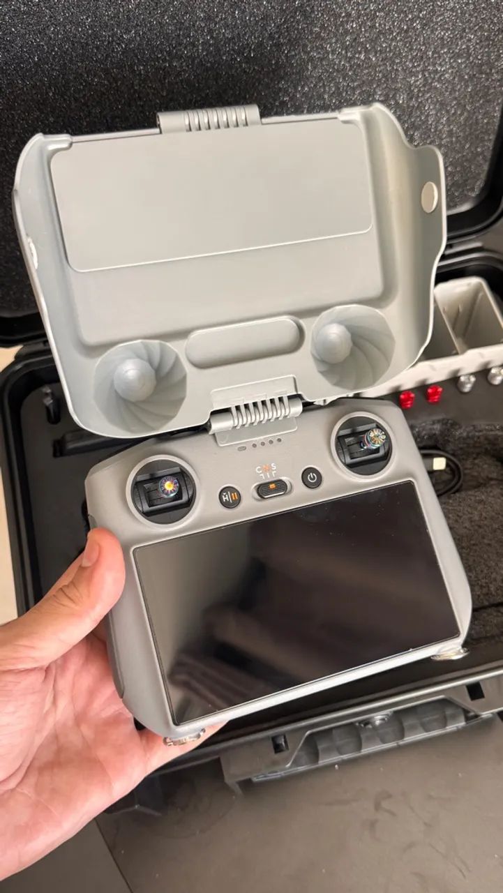 Drone DJI Mini 4 Pro na versão Fly More Combo com o Controle RC2 - Foto 3