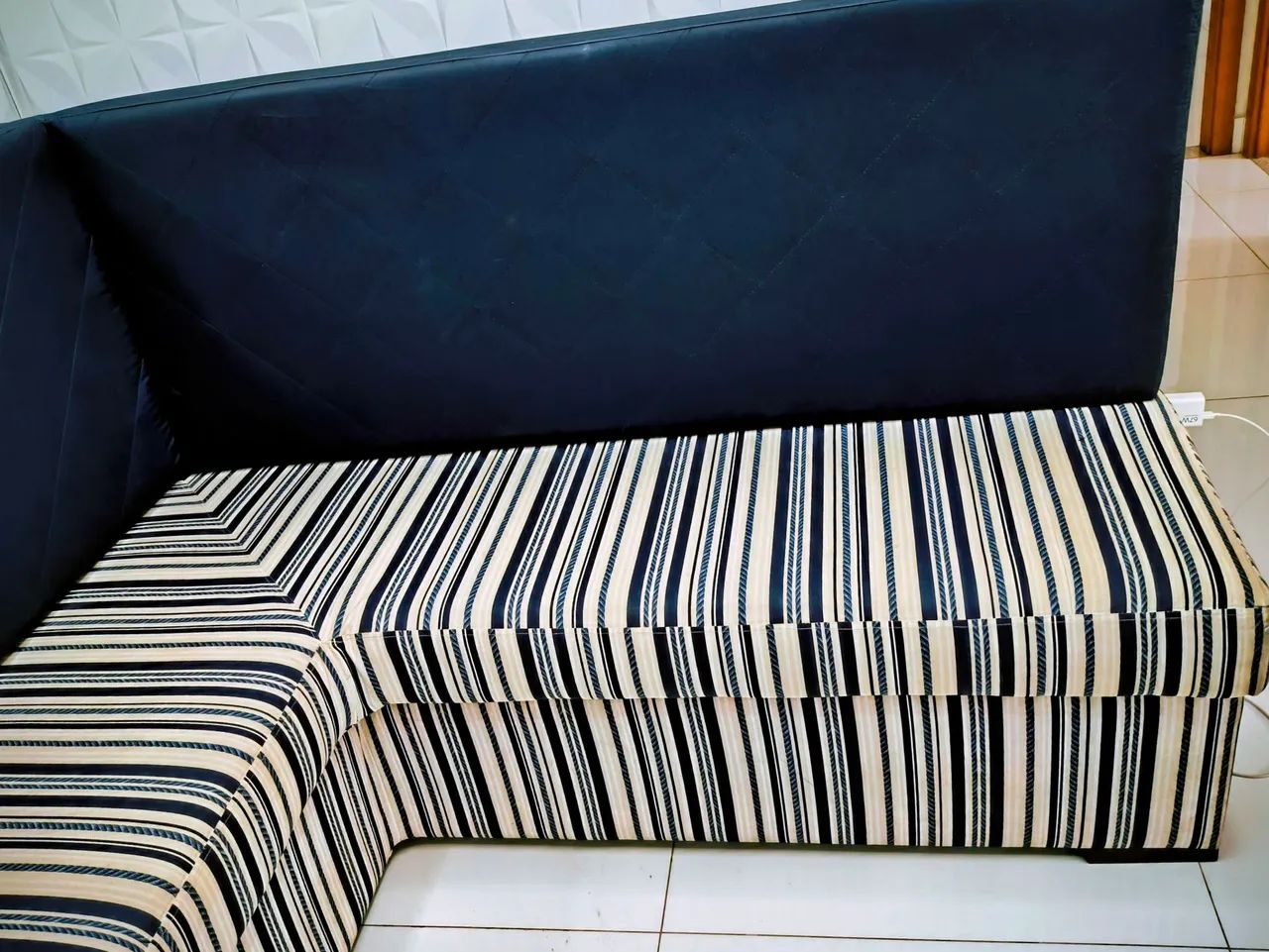 Selling German-style corner sofa, 1.63 x 1.60 m, wooden frame. Seat separates from backrest.
