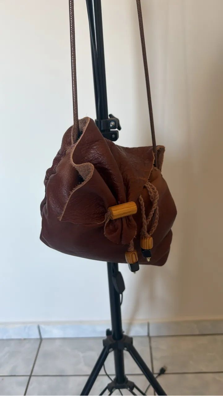 Bolsa de couro legítimo com crochê  - Foto 2