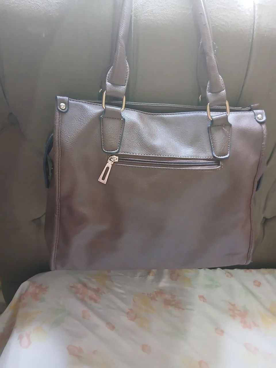 Vendo bolsa super nova e espaçosa.  - Foto 2