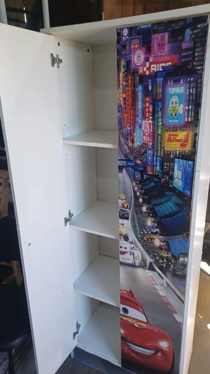 Armário multiuso de 2 portas branco, estampado, carros. - Foto 2