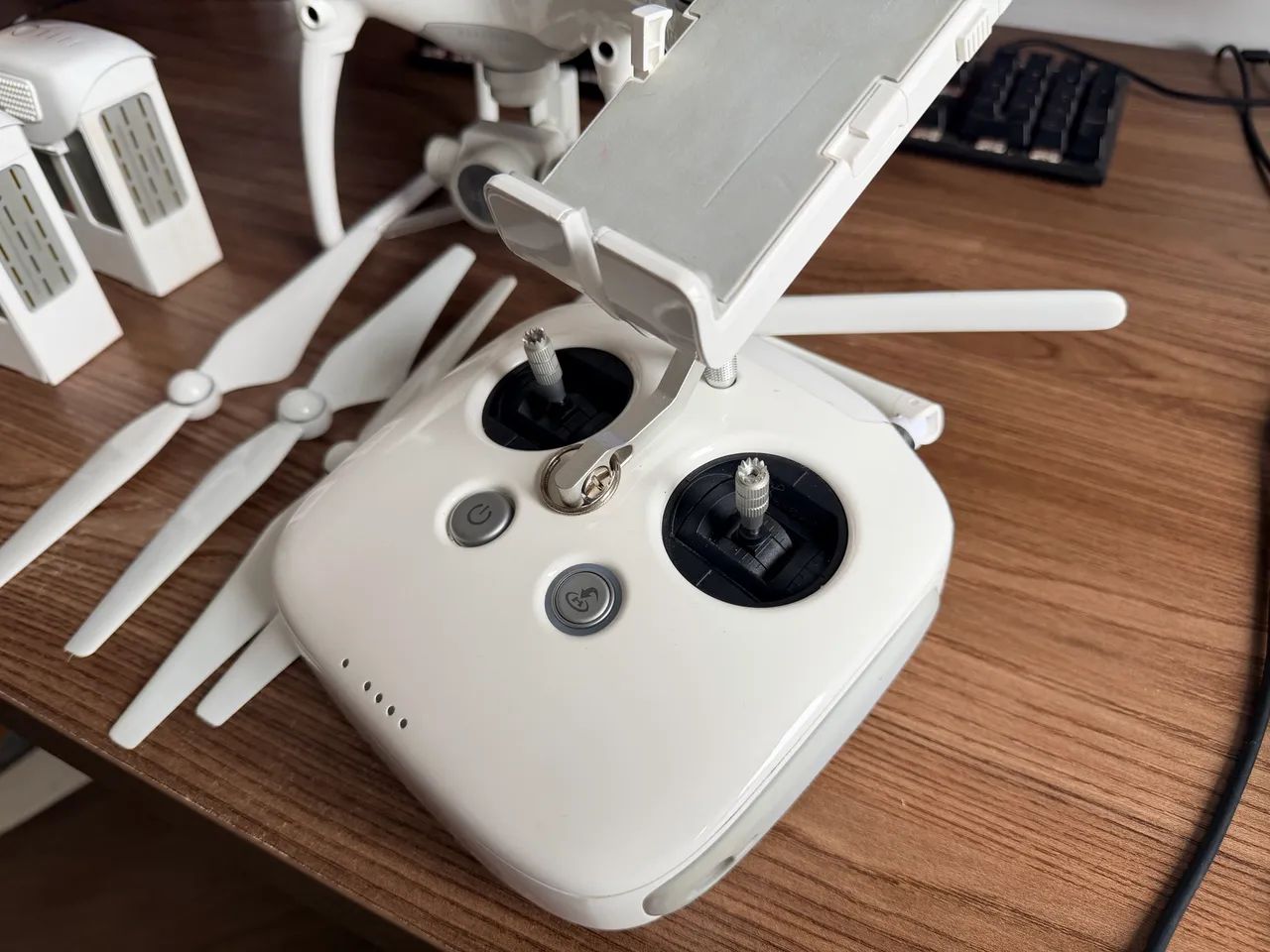 Drone DJI Phantom 4 Advanced + 2 baterias e controle  - Foto 2