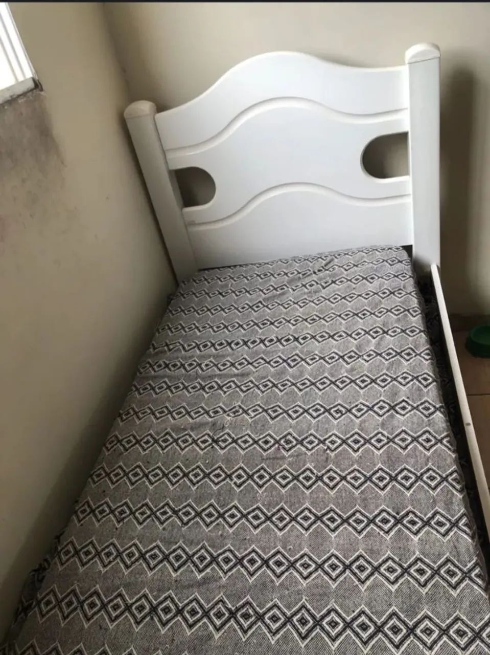Vendo cama de MDF com colchão D33 - Foto 2