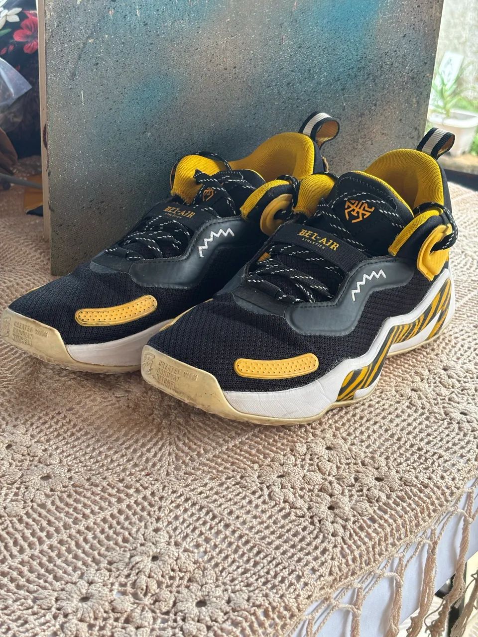 Basqueteira adidas D.O.N Issue #3 Bel Air The Jersey - Foto 2