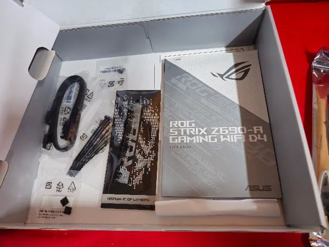 Kit Combo Asus z690+Intel i7 12700kf+32gb ddr4 XPG 3600mhz - Peças