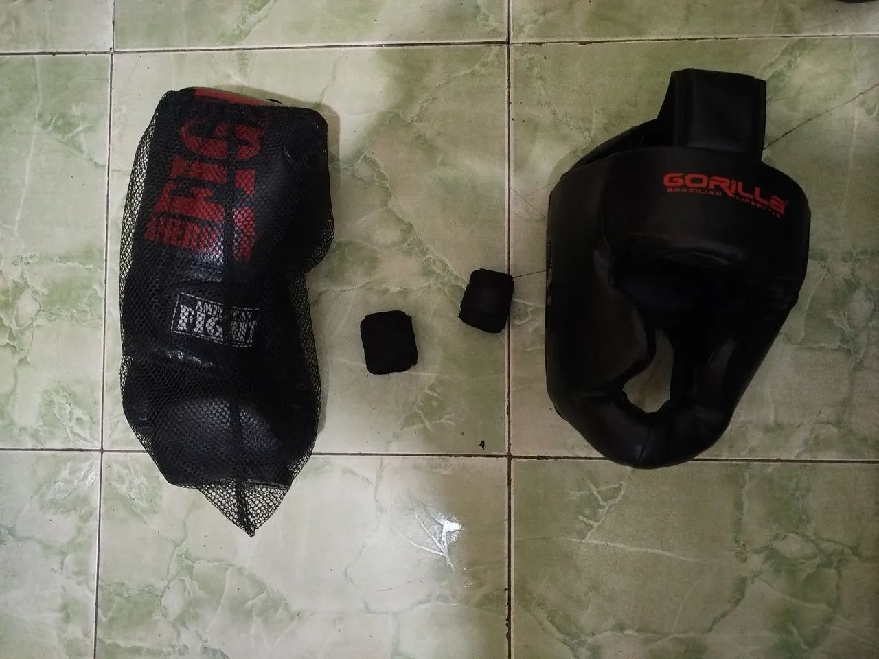 Kit Luvas e capacete muay thai 