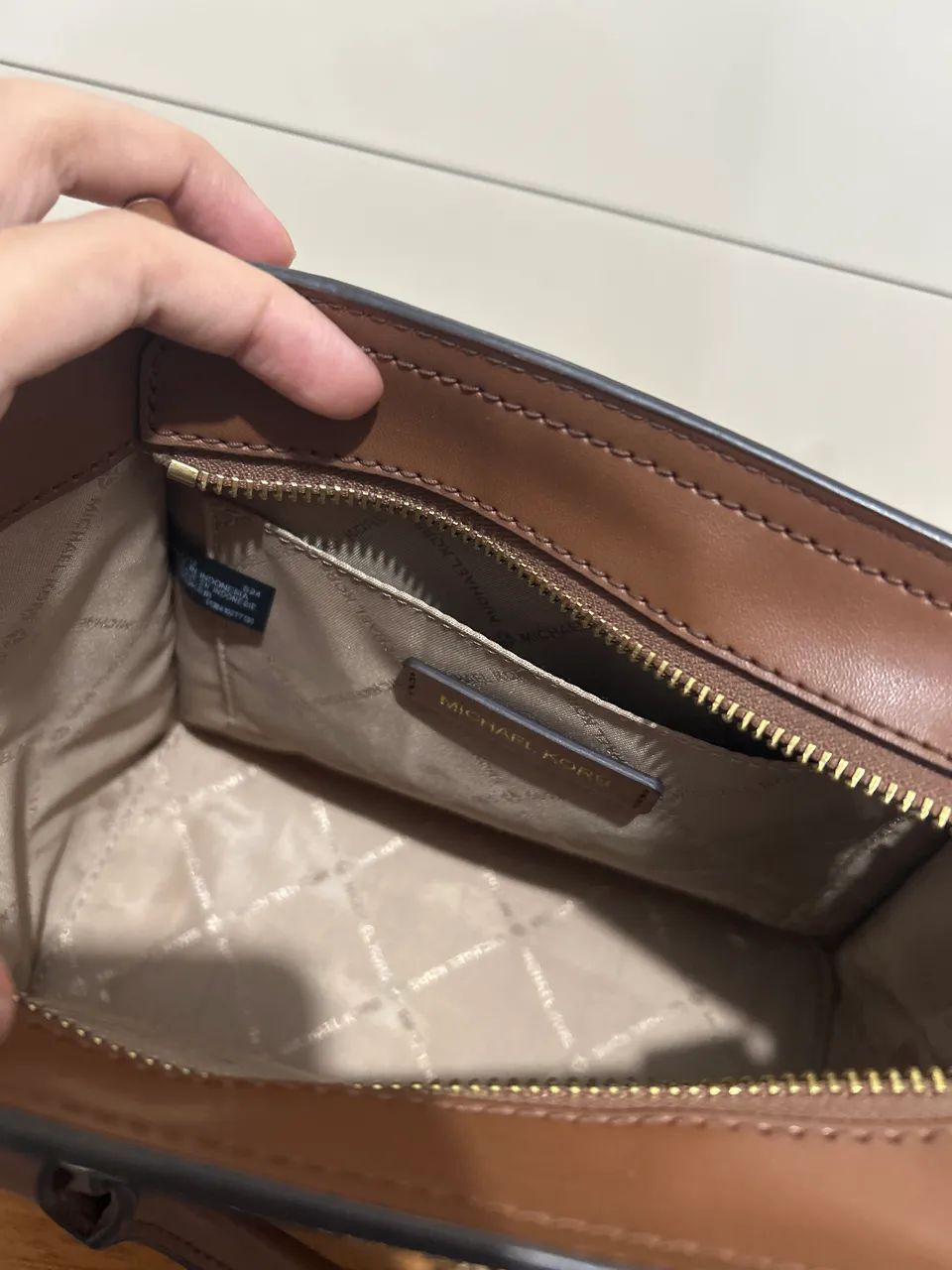Bolsa Michael Kors marrom pequena Original - Foto 4
