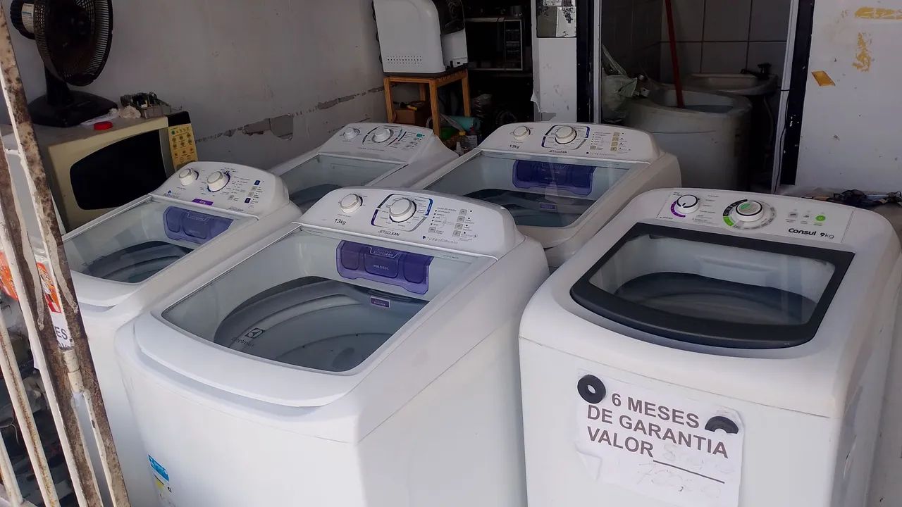 Máquina de lavar roupa e microondas 