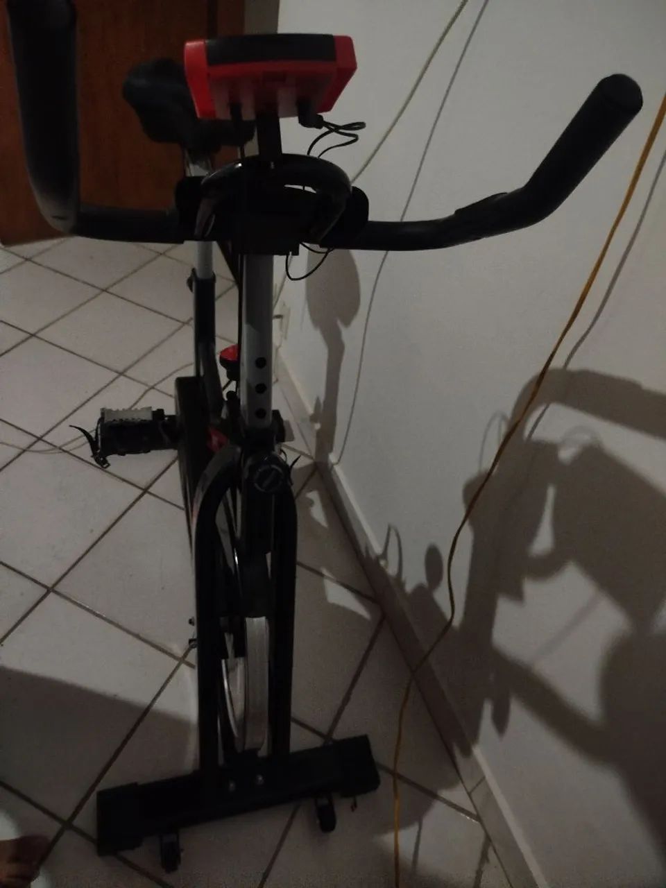 Bicicleta ergométrica nova com apenas 3 meses de uso  - Foto 4