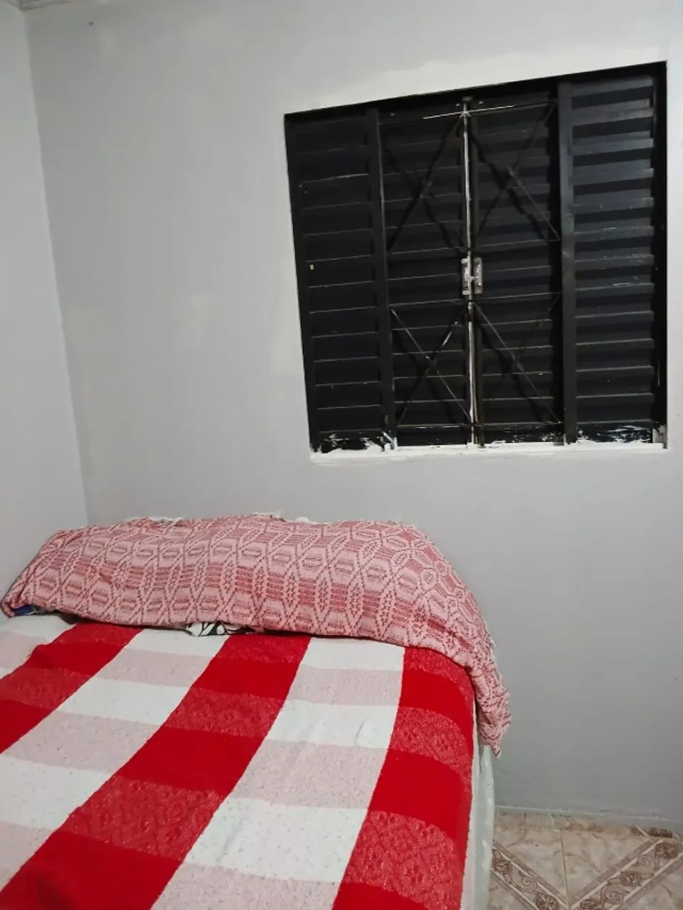 Casa de fundo, guariroba, 1 quarto