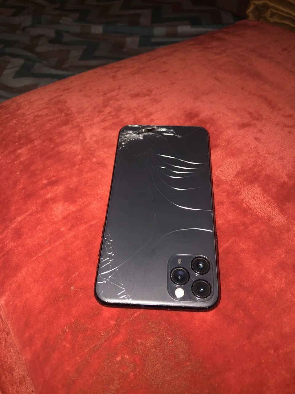 Vendo celulara Iphone 11 PRO MAX para retirada de peças.  - Foto 2