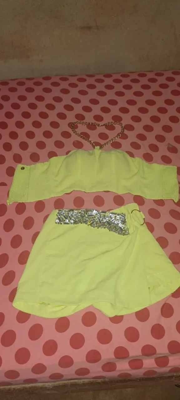 Conjunto de roupas feminina