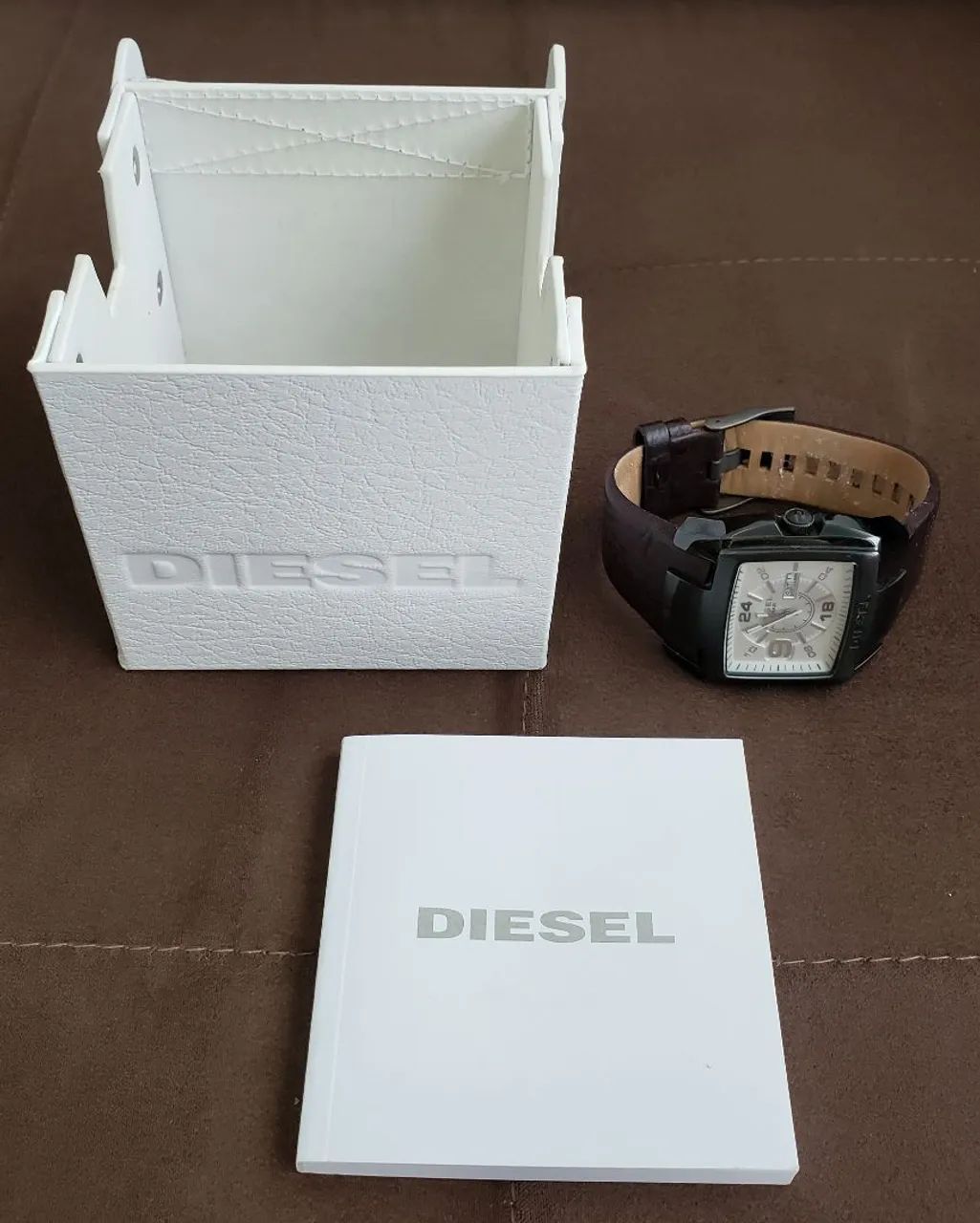 Relógio com Pulseira de Couro Marrom da Marca Diesel - Foto 2