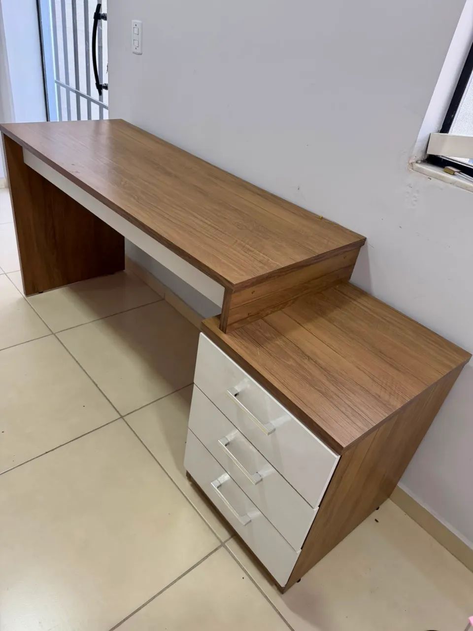 Escrivaninha modular com 3 gavetas