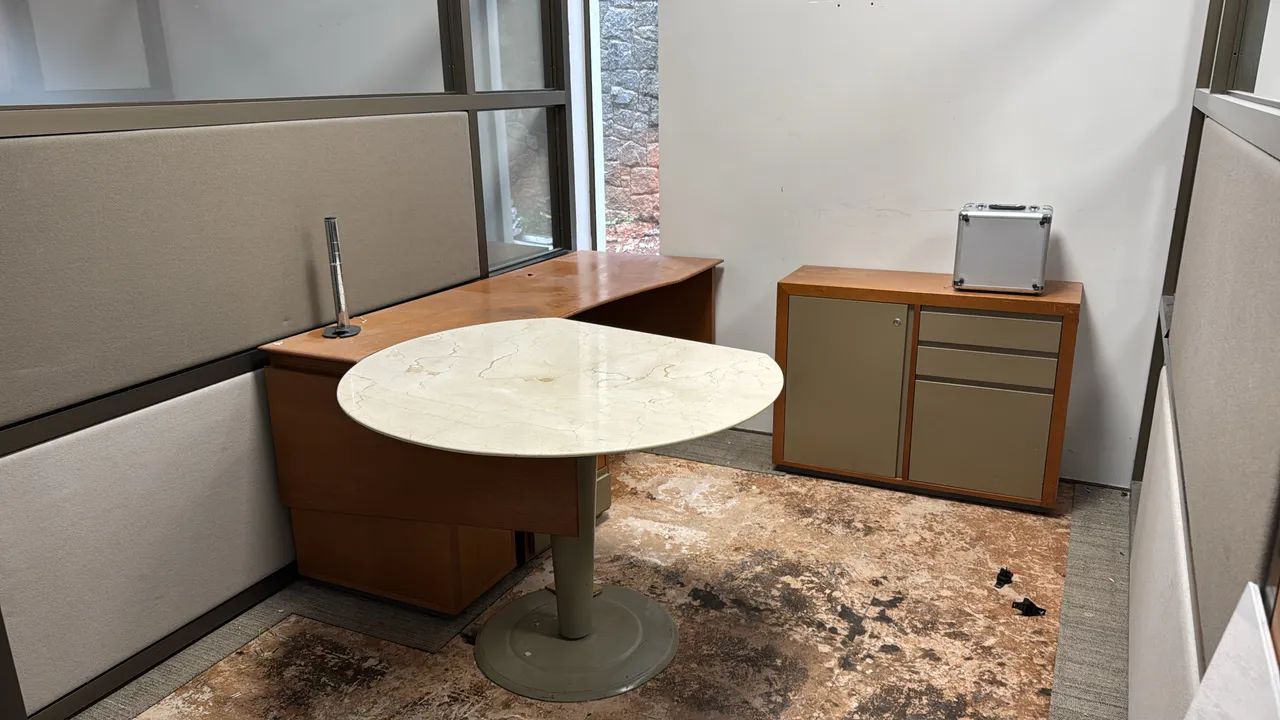 Conjunto de Divisória e mesa - Foto 2