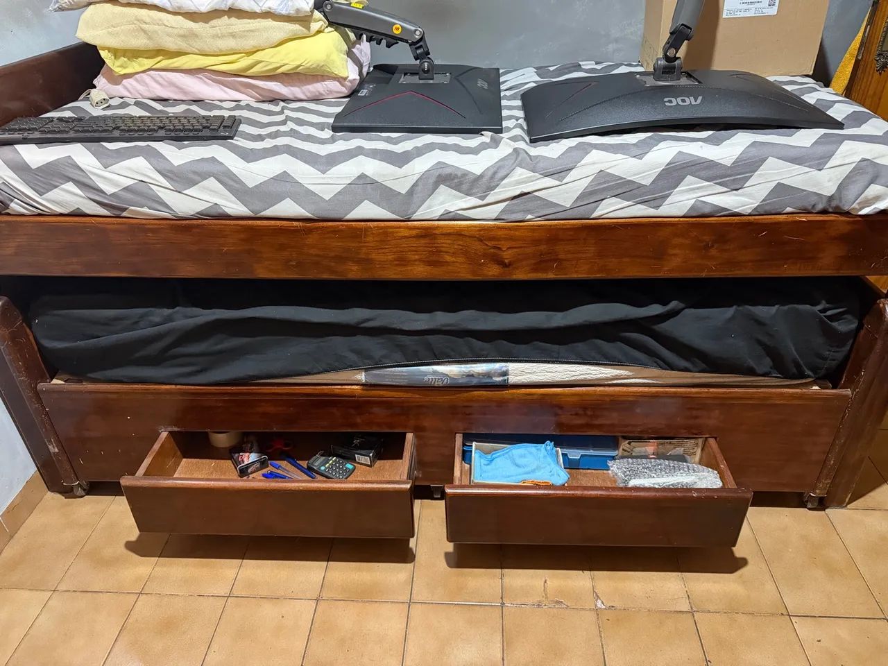 Cama solteiro com cama auxiliar 