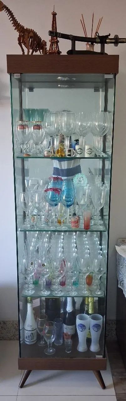 Cristaleira de Madeira com Vidro e Espelho
