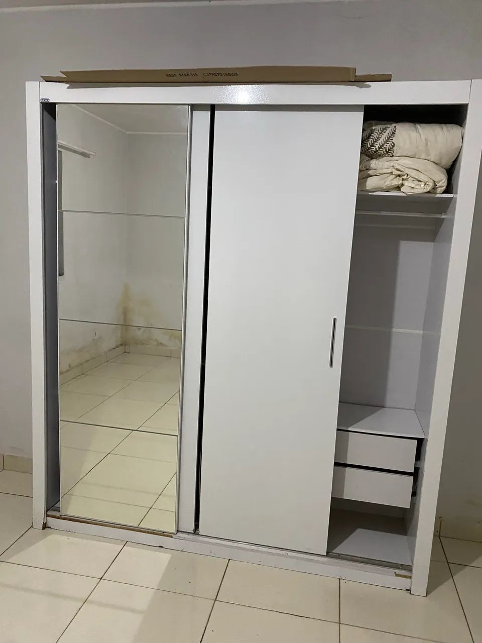 Doa-se guarda-roupa. 